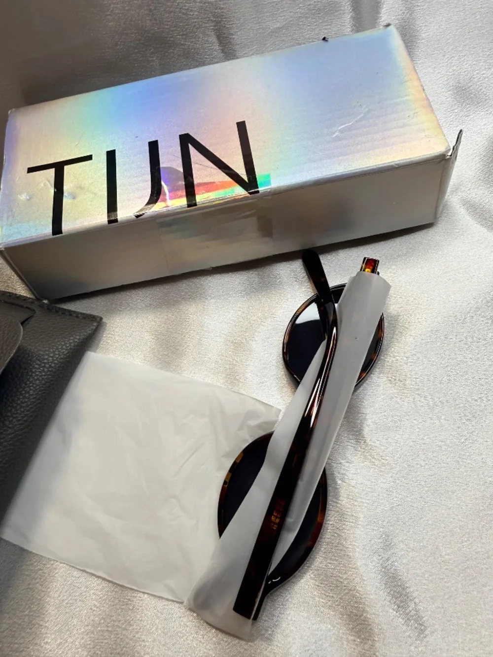 TIJN Round Tortoise Sunglasses Brand New Dark Lenses with Case & Box